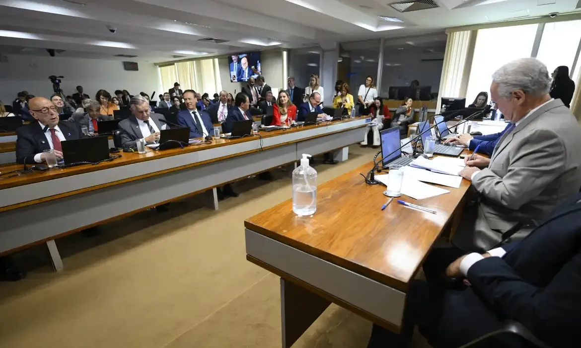 A proposta foi aprovada na CAE por unanimidade, com 21 votos favoráveis
