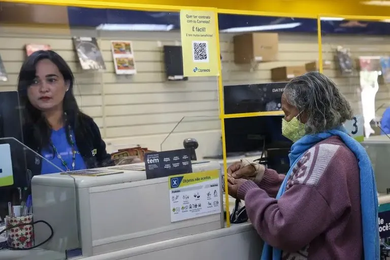 Atendimento começou na última sexta-feira, com foco nas pessoas que têm dificuldade em usar a internet e preferem ser atendidas presencialmente