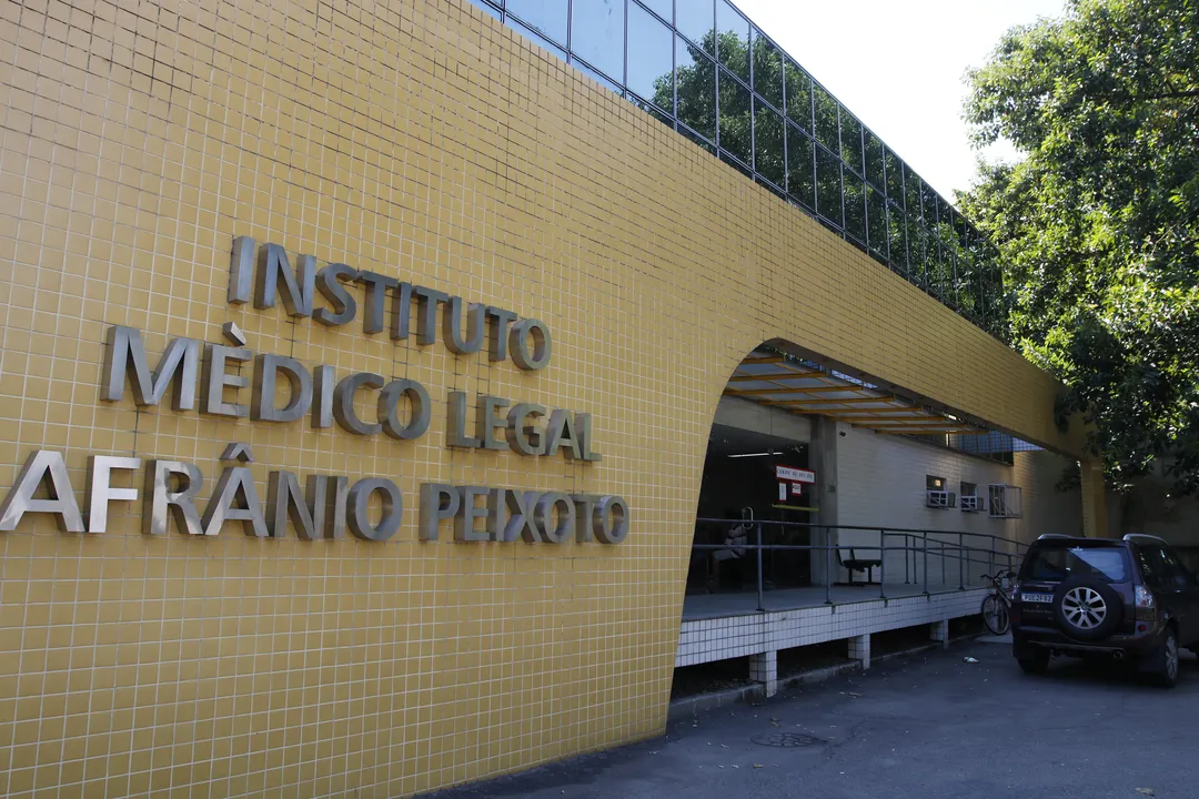 O corpo do menino foi levado para o Instituto Médico Legal, do Centro do Rio de Janeiro