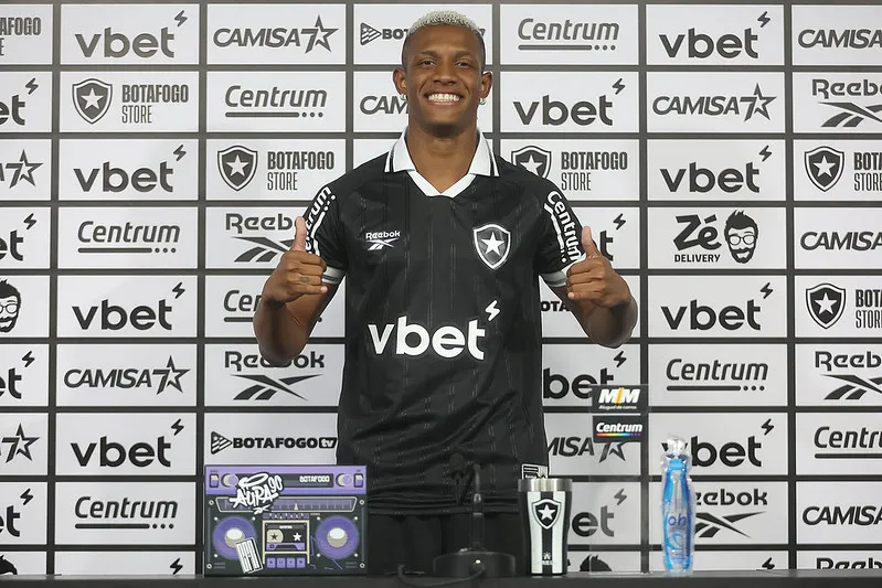 Danilo custou 22 milhões de euros (R$ 142 milhões) e se tornou a contratação mais cara da história do Glorioso