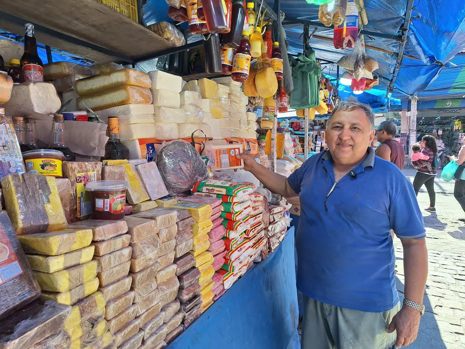 Antônio Lima vende produtos típicos do Norte e Nordeste há mais de 40 anos
