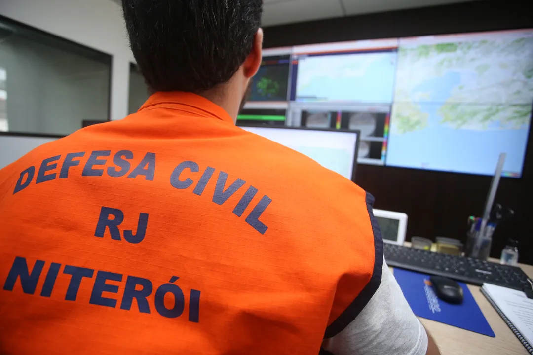 Operações da Defesa Civil emitiu um alerta às 8h40 desta segunda-feira