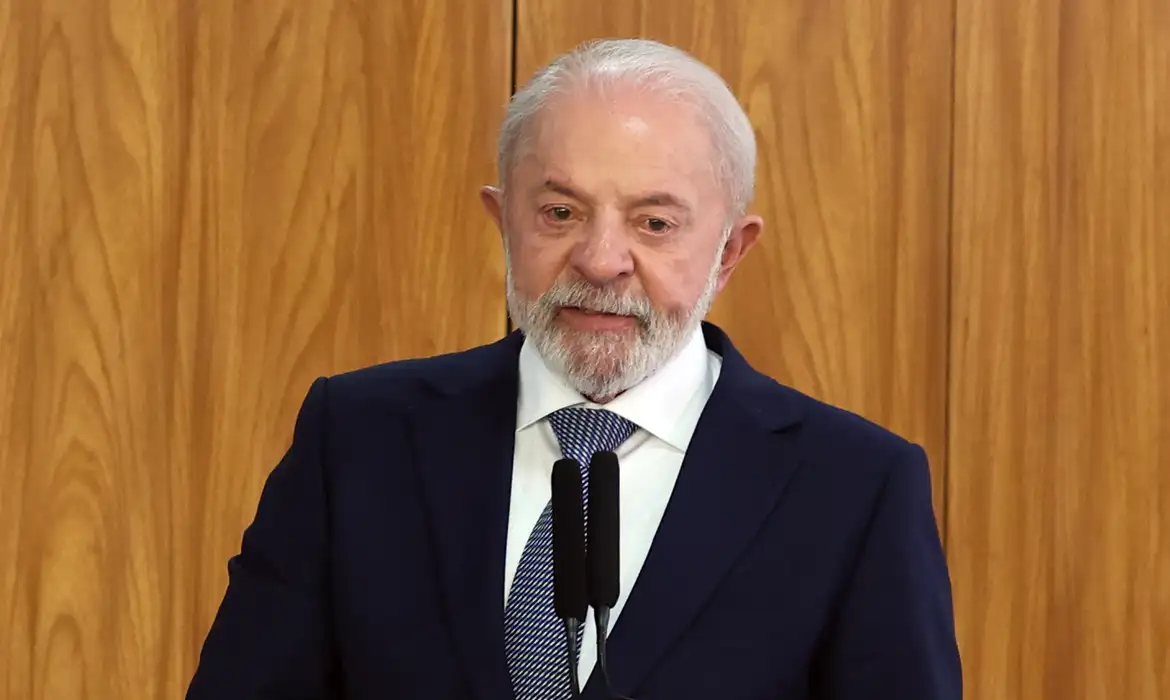 Lula atribuiu o revés sofrido a interesses da oposição e de partidos de centro em inviabilizar a manutenção de programas sociais do governo