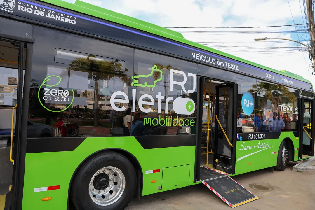 O ônibus 100% elétrico começará a rodar em fase de testes com o objetivo de avaliar desempenho autonomia e viabilidade da tecnologia em trajetos rodoviários intermunicipais