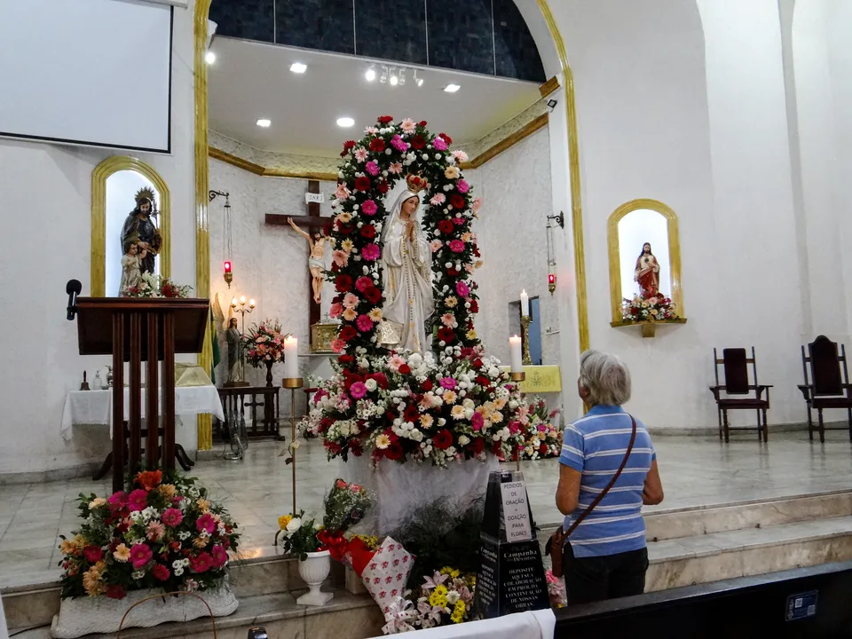 Centenas de devotos celebraram  data na missa da tarde