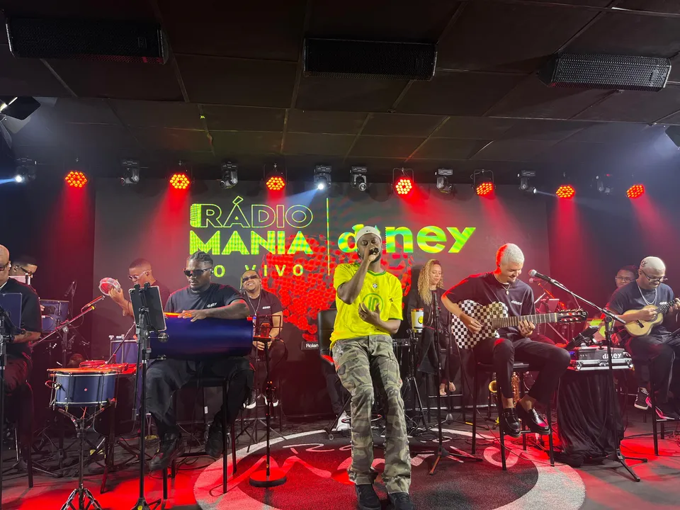 Diney, que tem grandes composições gravadas por diversos cantores, agora foca na carreira como cantor