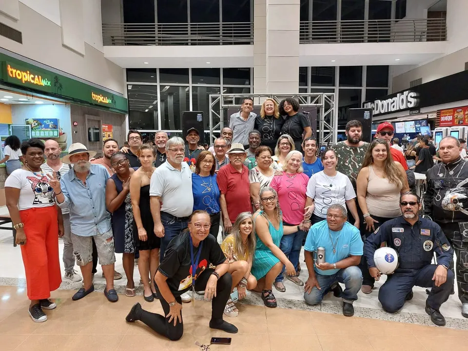 O Dom Sarau tem cerca de 120 membros ligados à música, à dança, à literatura e às artes plásticas