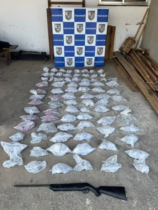 Os materiais apreendidos foram levados à 125ª DP (São Pedro da Aldeia), onde o caso foi registrado