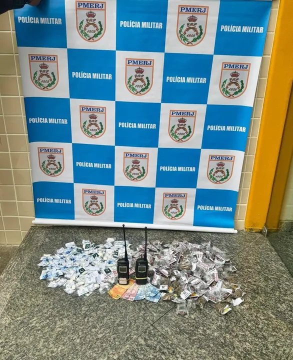 Drogas e dinheiro em espécie foram apreendidos