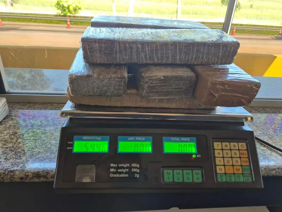 6 kg de maconha e pasta base de cocaína foram apreendidos