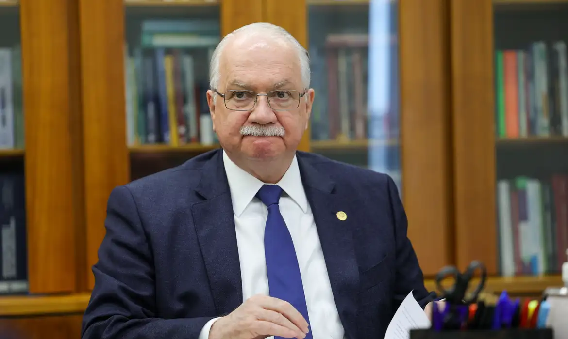 Fachin é o vice-presidente e, pelo critério de antiguidade, deve assumir o cargo