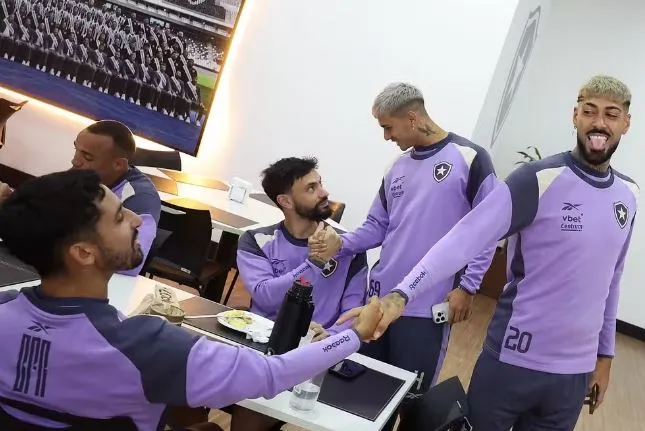 Elenco do Botafogo se reapresentou nesta segunda-feira (07)