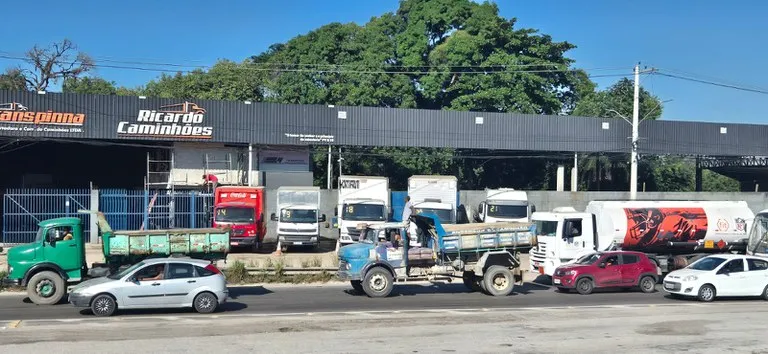 O caminhão foi levado para o posto de Itaúna