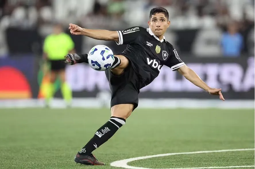 Documento mostra que Botafogo vendeu Savarino ao Lyon