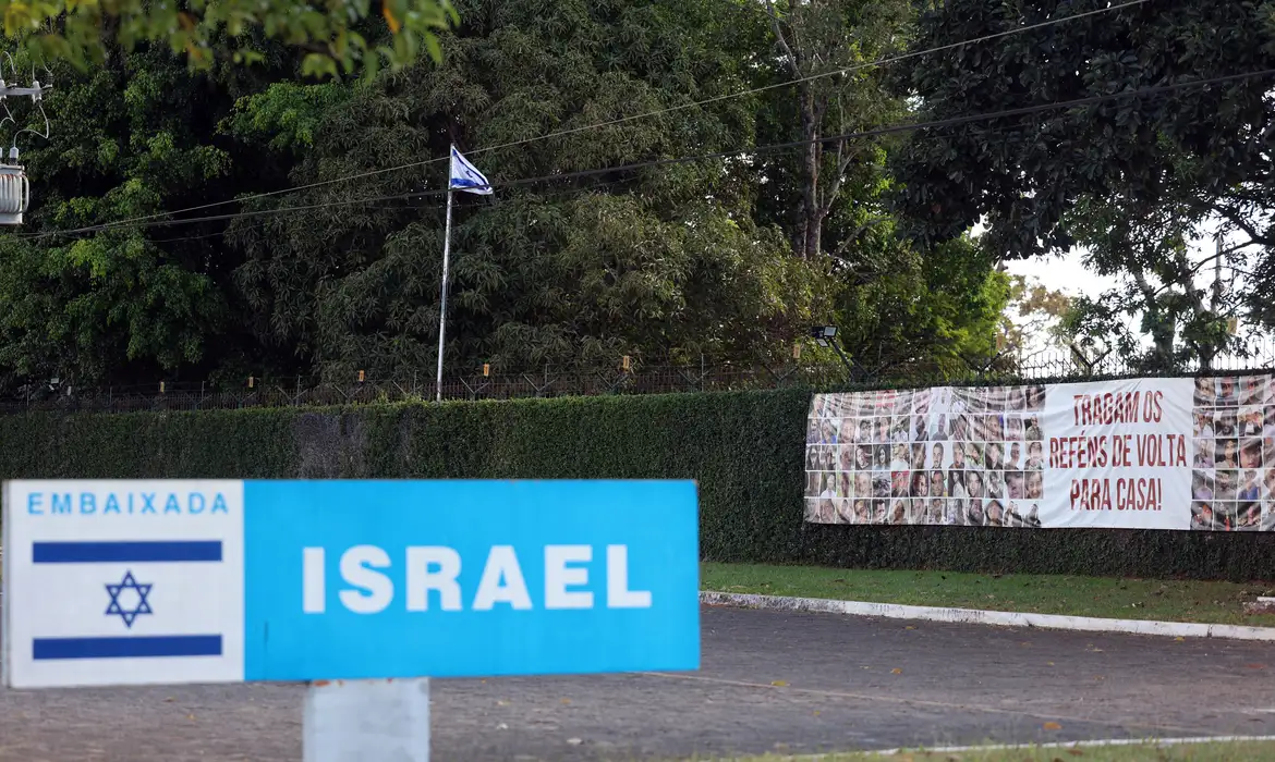 Apesar do alerta, a embaixada disse que, até o momento, “não há um plano para eventual operação de repatriação ou evacuação” de brasileiros a partir de Israel
