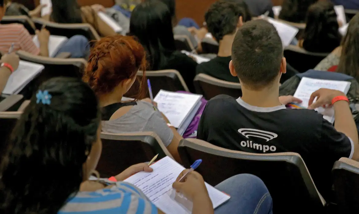 O Enade é um dos componentes do Sistema Nacional de Avaliação da Educação Superior (Sinaes)