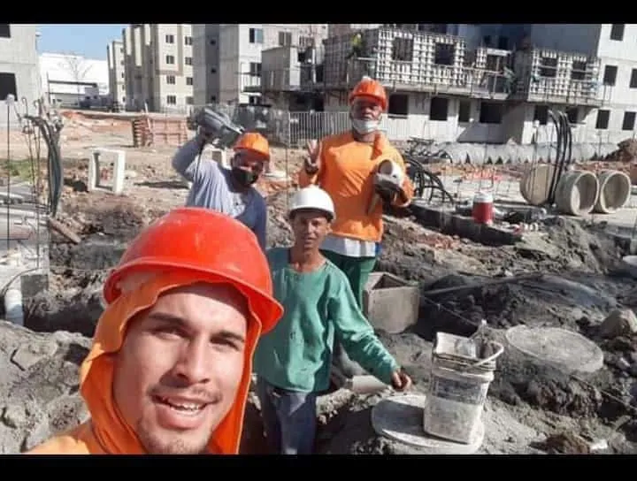 Somente no estado do Rio, dez funcionários estão se preparando para a prova com o apoio da construtora