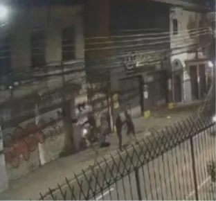 O crime foi registrado por câmeras de segurança