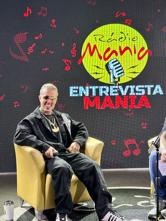 O cantor participou do "Entrevista Mania" desta terça-feira (15)