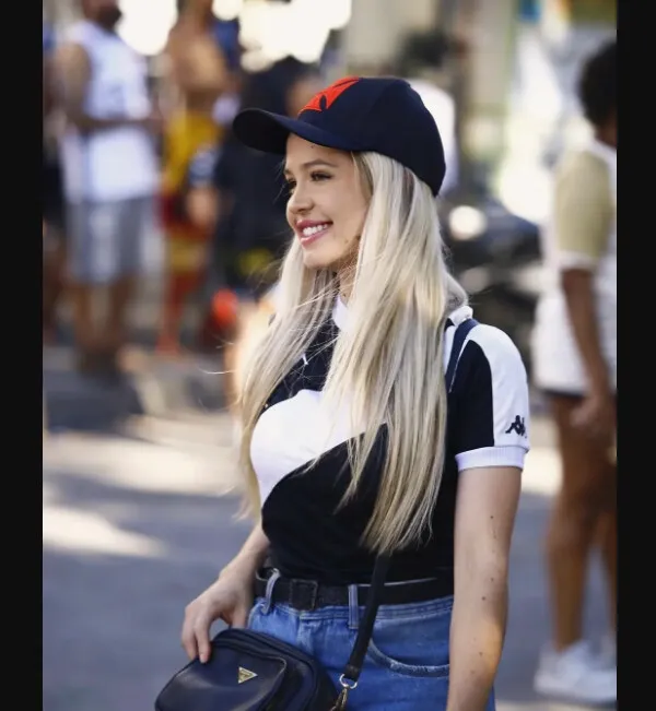 Larissa Natalya Ferrari