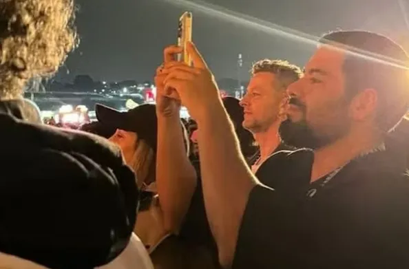 Ambos estavam juntos na plateia prestigiando a apresentação da cantora