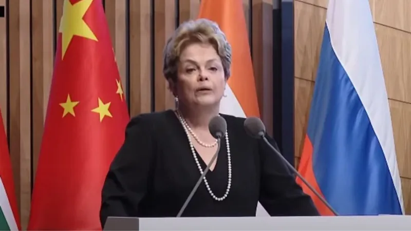 Dilma Rousseff durante discurso na posse da presidência do banco dos Brics, em Xangai