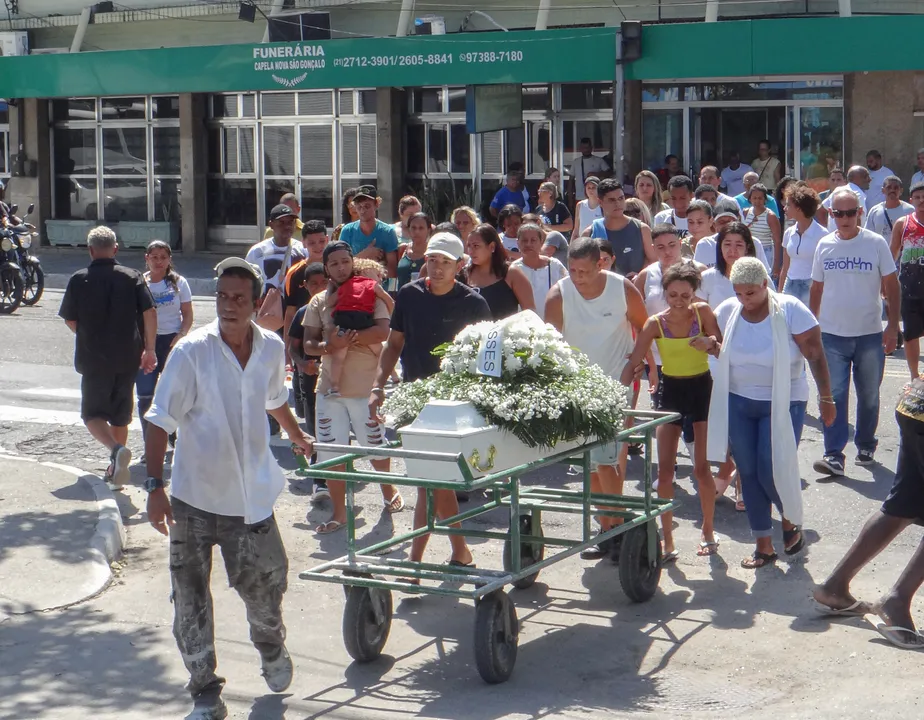 Sepultamento aconteceu nesta quarta (05), no Cemitério São Miguel, em São Gonçalo