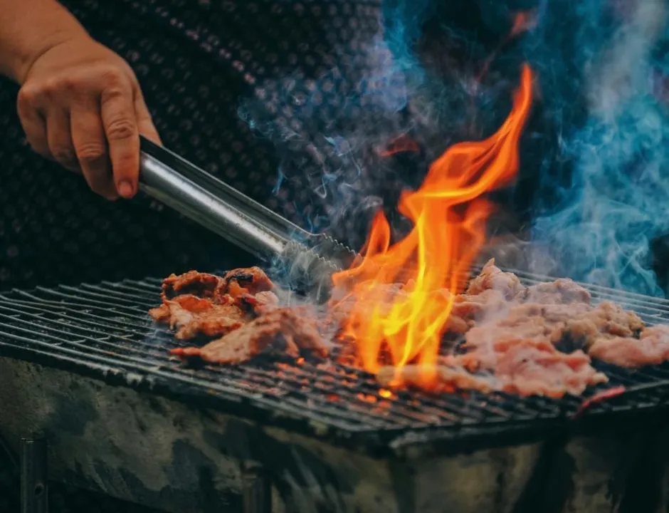 No cardápio, o público encontrará desde hambúrgueres artesanais e cachorro-quente gourmet até churrasco e iguarias da culinária mexicana