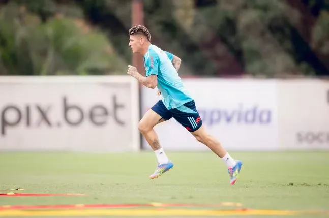 Carrascal treina para estrear pelo Flamengo diante do Mirassol, no sábado (09)
