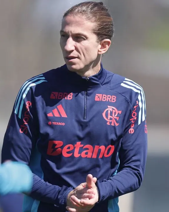 Filipe Luís prepara o Flamengo com mudanças para enfrentar o Corinthians, pelo Brasileirão