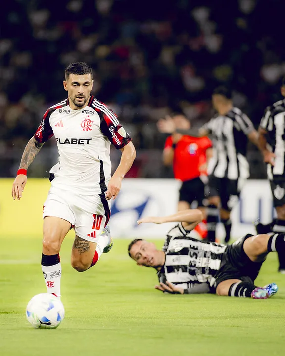 Arrascaeta marcou o gol que deu o empate ao Flamengo na partida