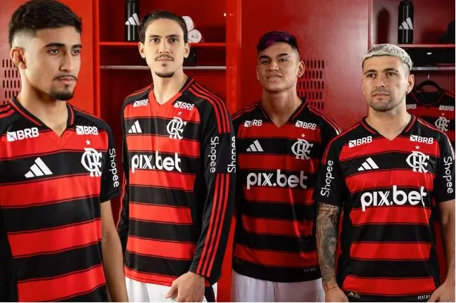 Flamengo divulga imagens do novo uniforme para 2025