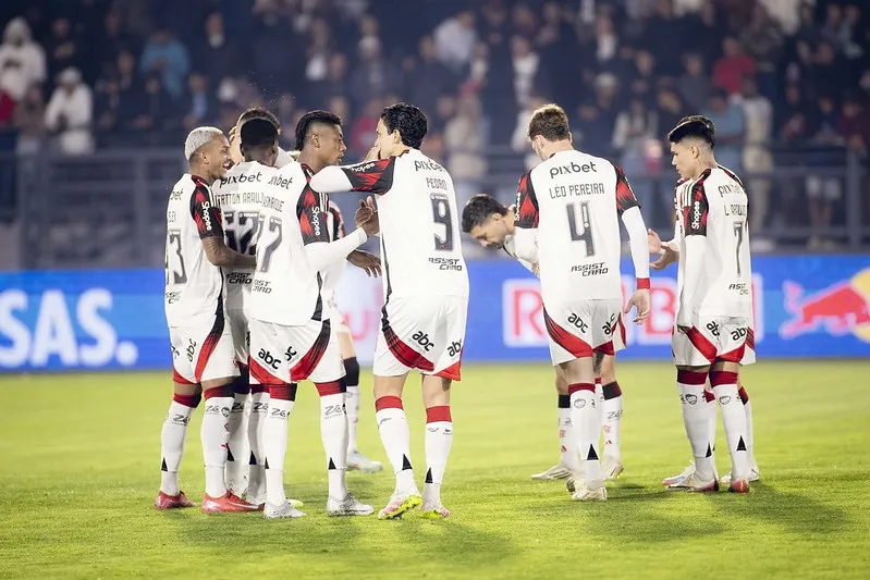 Flamengo pega o Atlético-MG buscando a liderança do Brasileirão