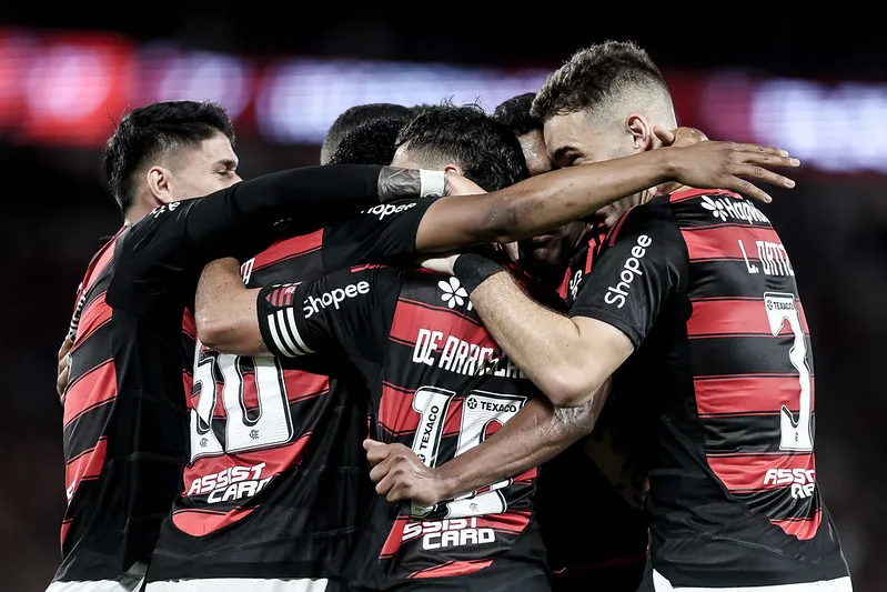 Flamengo começa a decidir uma vaga nas quartas da Libertadores diante do Inter, nesta quarta (13)
