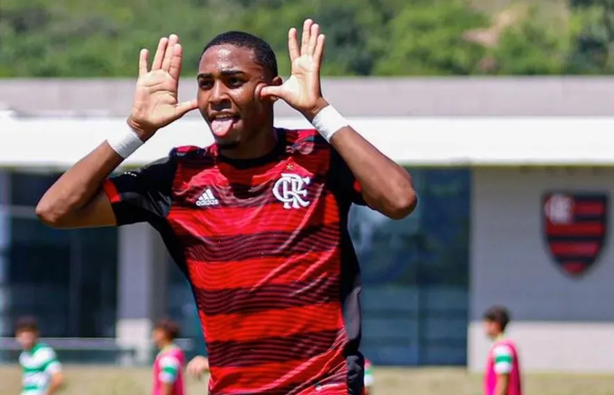 Lorran ficará no Flamengo após negociação frustrada com o CSKA