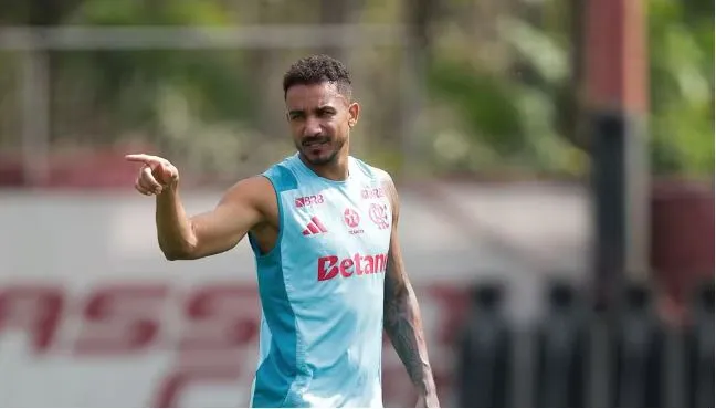 Danilo pode ser titular do Flamengo no domingo (05), contra o Bahia