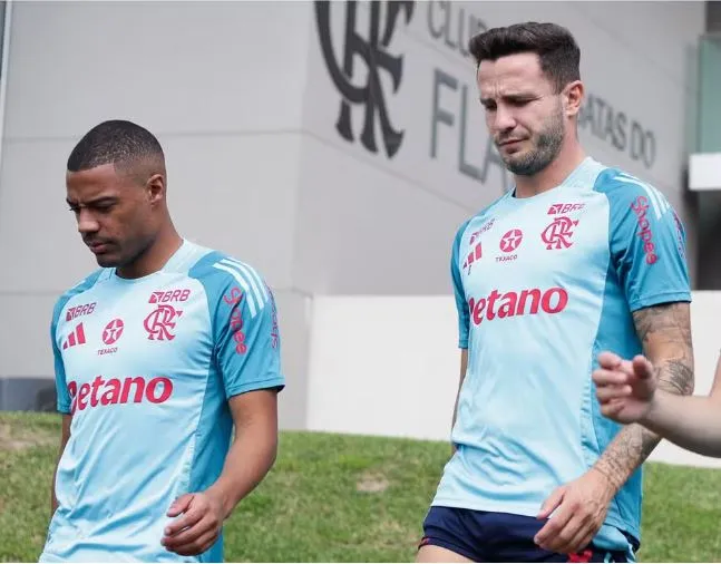 De la Cruz e Saúl devem ser titulares de novo no meio campo do Flamengo