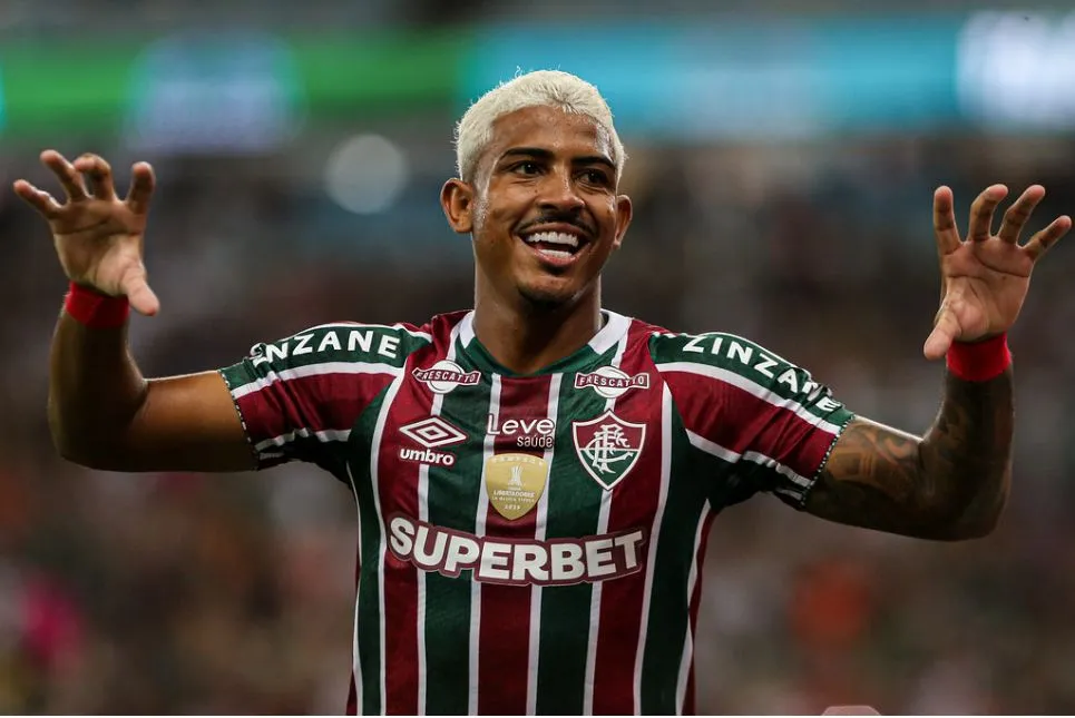 John Kennedy volta ao Fluminense após empréstimo ao Pachuca