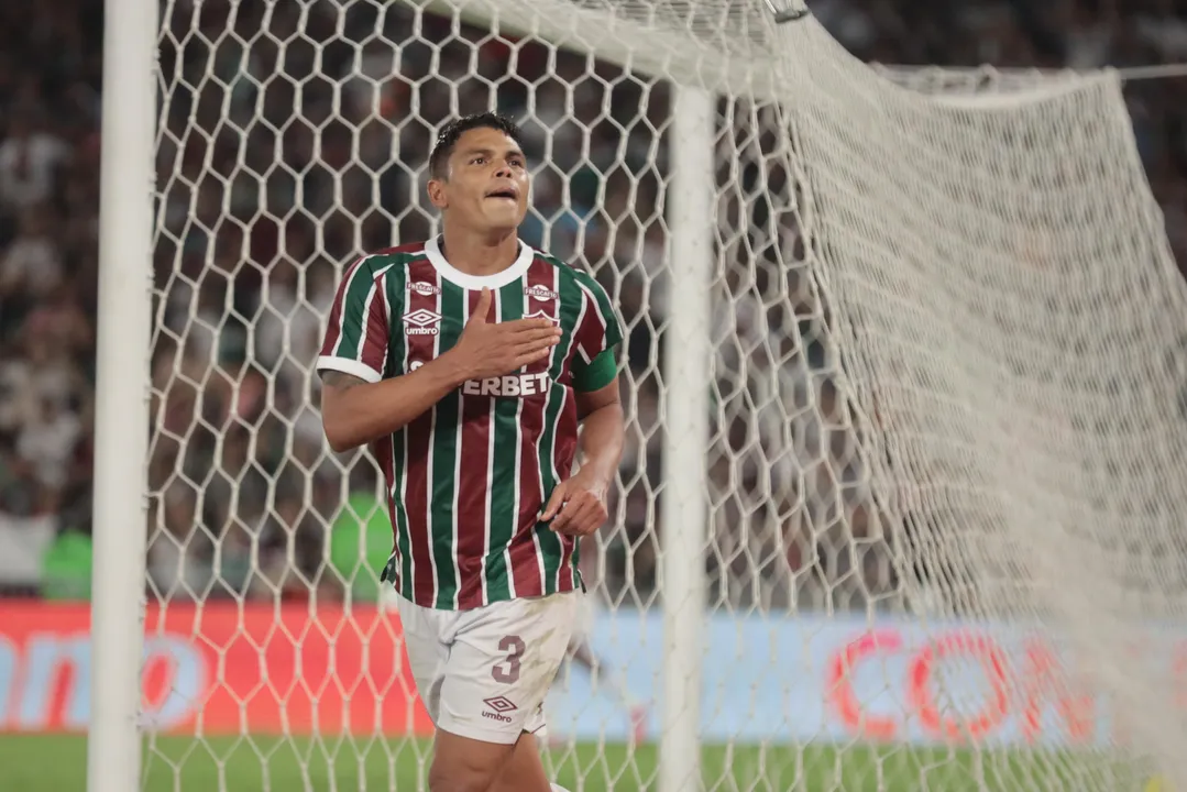 Thiago Silva fez o gol da classificação tricolor