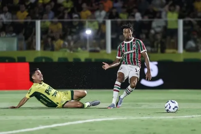Keno sentiu uma lesão no tornozelo e pode desfalcar o Fluminense nos próximos jogos