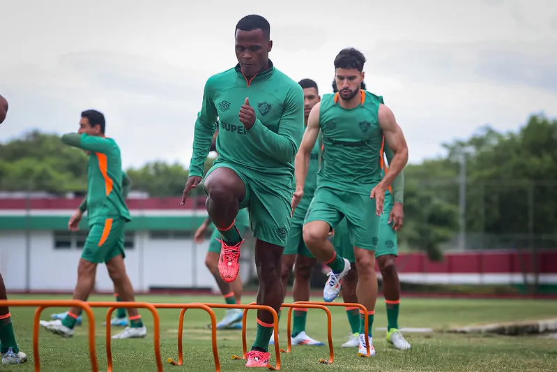 Árias se reapresentou e está treinando normalmente no Fluminense