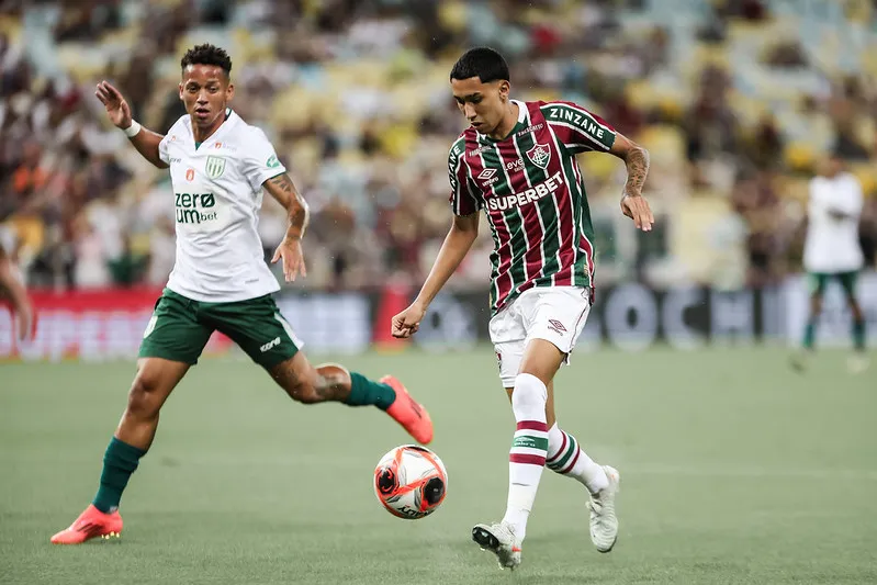 Isaque renova com o Fluminense até o final de 2029