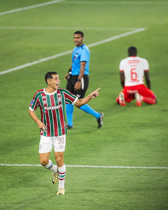 Serna fez um gol e foi o destaque da partida com boas jogadas e muita velocidade