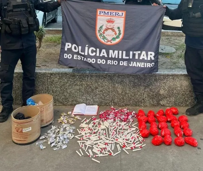 Mais de 1.700 cápsulas de cocaína foram apreendidas no local
