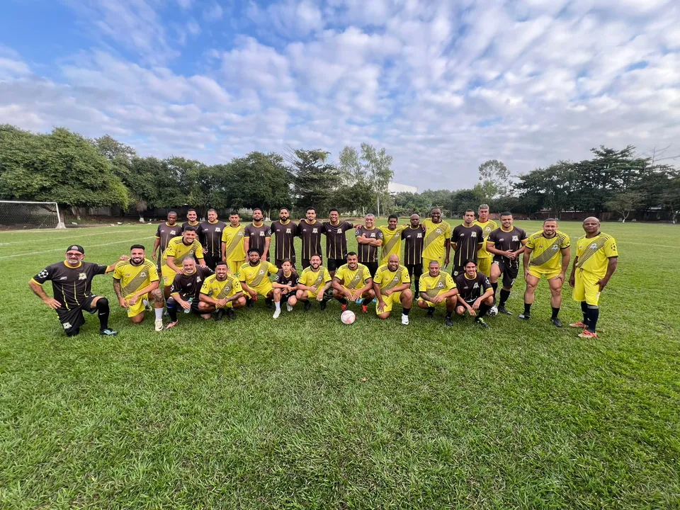 Clube de futebol amador Tô Fraco, promove todo sábado jogos que arrecadam alimentos para família carentes