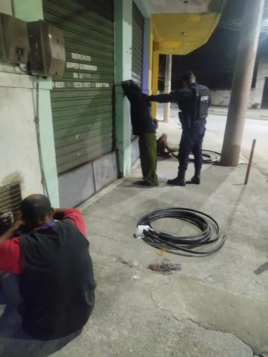 Os agentes conseguiram realizar a prisão em flagrante dos três homens