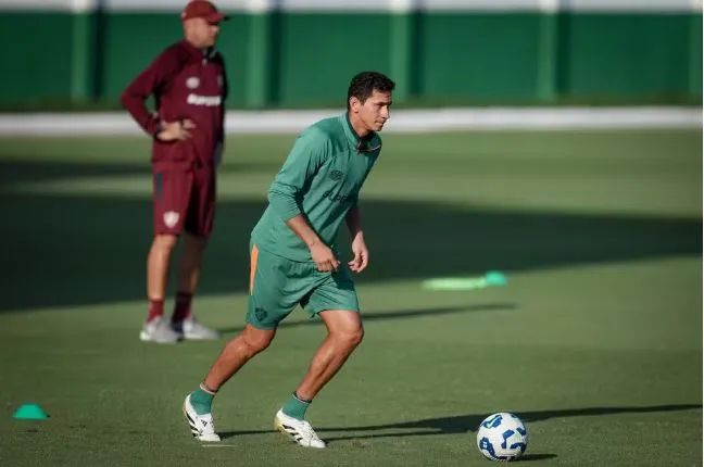 Após lesão, Ganso volta a treinar no Fluminense
