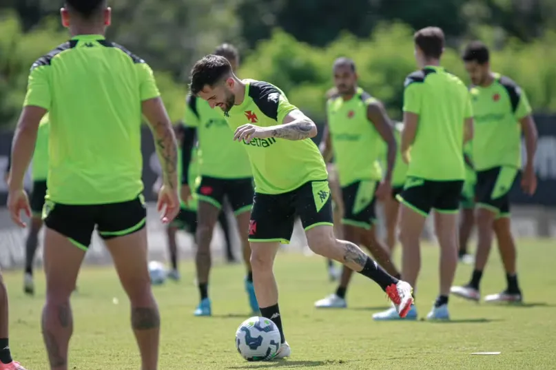 Garré ainda não entrou em campo no Vasco de Fernando Diniz