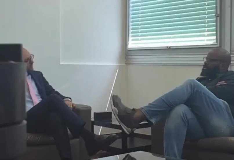 Encontro e diálogo foram gravados no gabinete do político, que deu voz de prisão ao acusado
