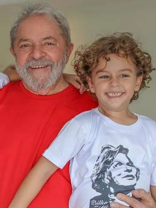 Arthur Araújo Lula da Silva, neto do presidente Luiz Inácio Lula da Silva. Arthur faleceu em 1º de março de 2019, aos 7 anos